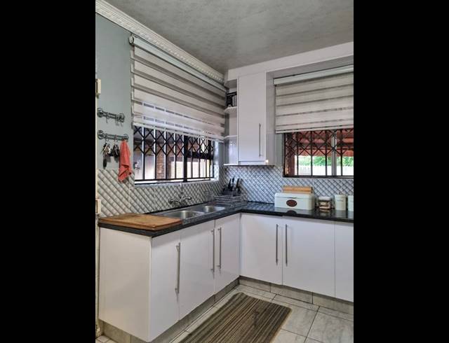 3 BEDROOM HOUSE FOR SALE IN DAWN PARK EXT